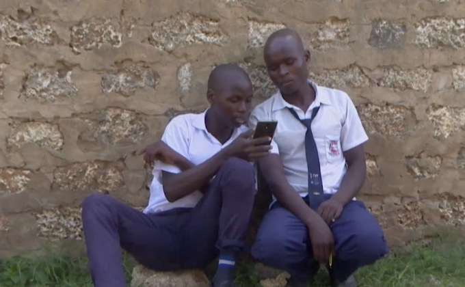 “โมบายล์ แบงกิ้ง” ทำวัยรุ่นเคนยาติดพนันหนักขึ้น