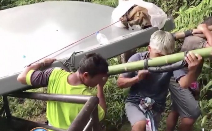 ลูกหาบสุดแกร่งแบกจานดาวเทียมขึ้นภูกระดึง