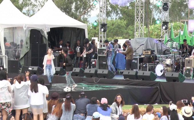 ชุ่มฉ่ำกลางสายฝนกับ “Singing in the Rain 2gether”