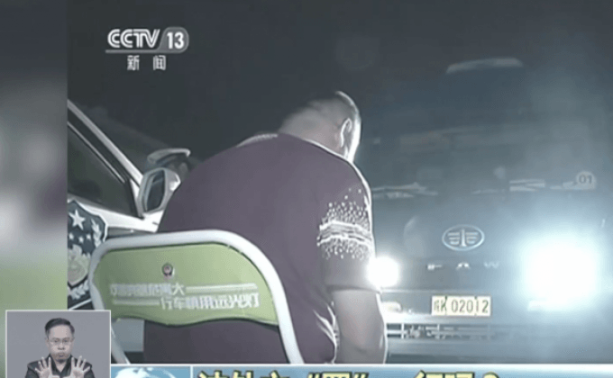 ตำรวจลงโทษคนเปิดไฟหน้าสว่าง