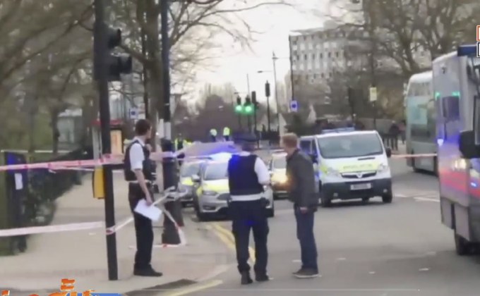 เหตุวัยรุ่นใช้มีดไล่แทงกันในอังกฤษ