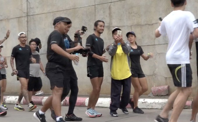 ตูน บอดี้สแลม ออกสตาร์ทวิ่งก้าวคนละก้าวฯ