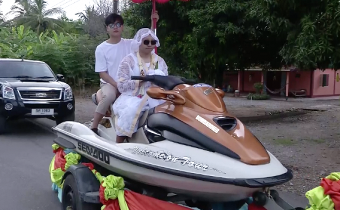 สีสันงานบวช ขี่เจ็ตสกีแห่นาค
