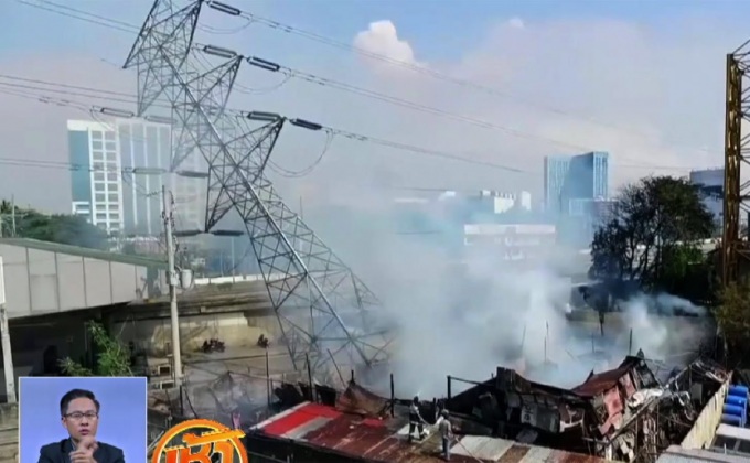 เสาไฟฟ้าแรงสูงในฟิลิปปินส์โค่นจากเหตุเพลิงไหม้