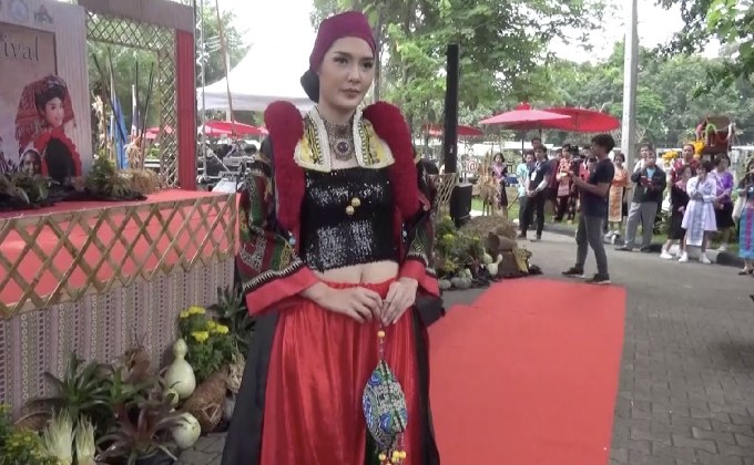อลังการแฟชั่นโชว์อัตลักษณ์กลุ่มชาติพันธุ์สู่สากล