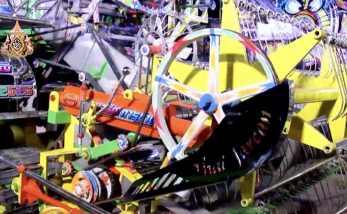 ​รถเกี่ยวข้าวไฮเทคฝีมือคนไทย