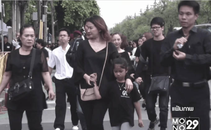 มูลนิธิกระจกเงาเตือนผู้ปกครองมาไว้อาลัย ดูแลบุตรหลานใกล้ชิด