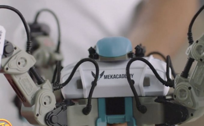 เกมที่ผสมระบบ AR กับหุ่นยนต์เกมแรกของโลก