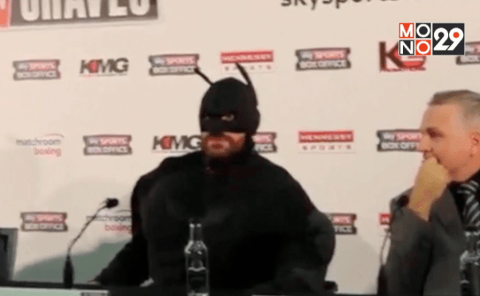 นักมวยแต่ง “แบทแมน” ข่มคู่ชกกลางงานแถลง