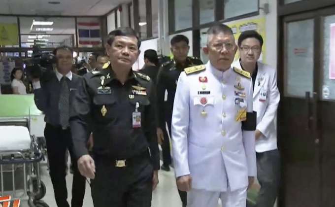 ผู้แทนพระองค์เยี่ยมผู้บาดเจ็บ รพ.พระมงกุฎเกล้า