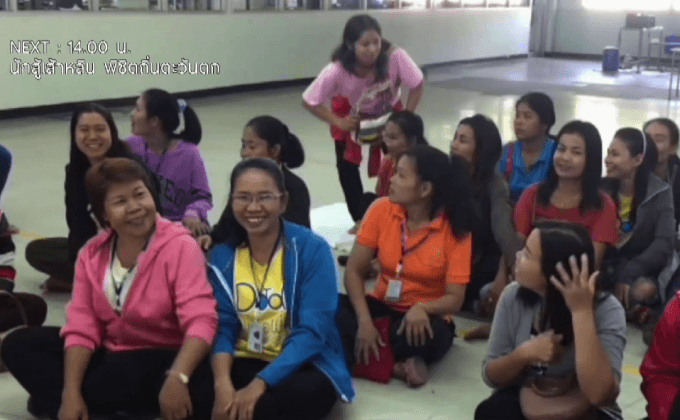 พนักงานตัดเย็บเสื้อผ้าร้องถูกค้างจ่ายค่าจ้าง