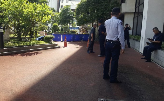 สาวแบงก์กระโดดตึกย่านสีลมดับ