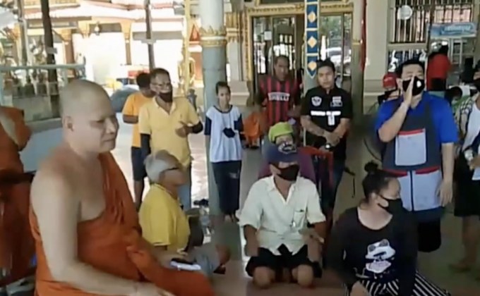 พ่อค้าแม่ค้า จ.ชลบุรีรวมตัวขอเปิดตลาดนัดต่อ