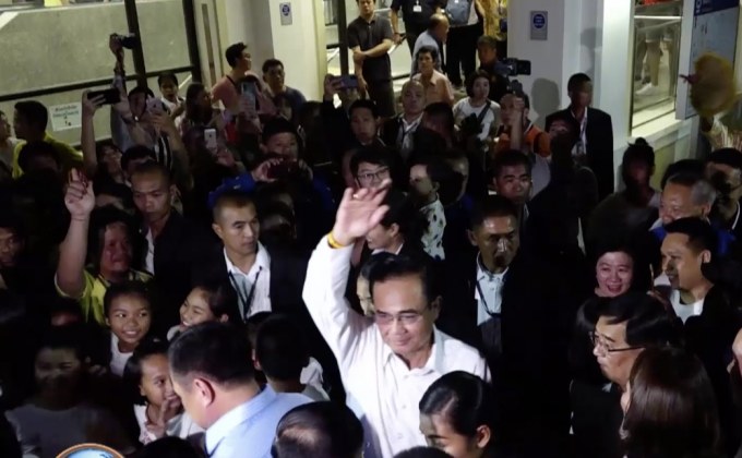 นายกฯ เปิดถนนคนเดิน สีลม-เยาวราช