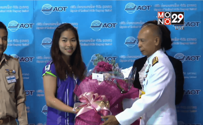 “น้องเมย์” ถือธงไทยนำทัพนักกีฬาในโอลิมปิก