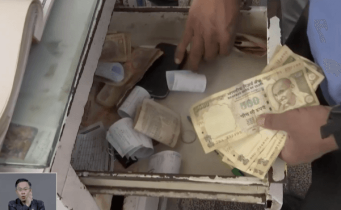 อินเดียยกเลิกใช้แบงค์ 500 และ 1000 รูปี