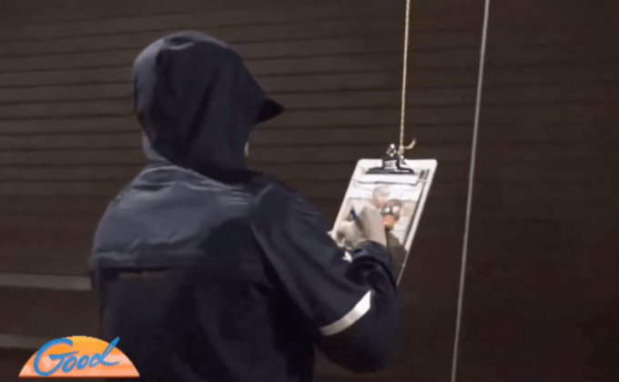 “เคอร์รี่” แจกลายเซ็นก่อนนำนักรบอัดซิกเซอร์ส