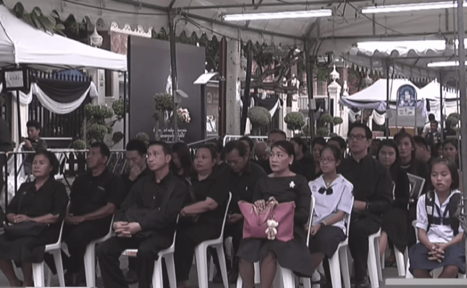 ประชาชนเข้าถวายสักการะพระบรมศพ