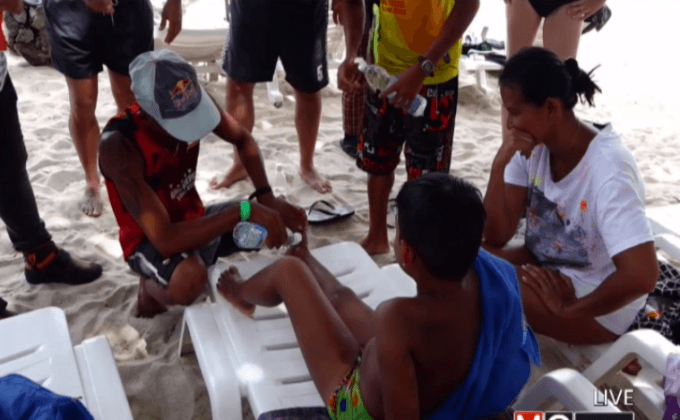 เด็กชายถูกพิษแมงกะพรุนเจ็บ