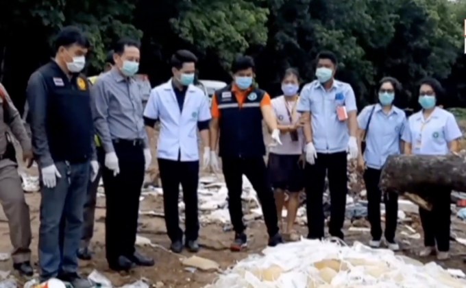 เร่งตรวจสอบที่มาถุงน้ำยาล้างไตทิ้งเกลื่อนข้างถนน จ.นครศรีธรรมราช