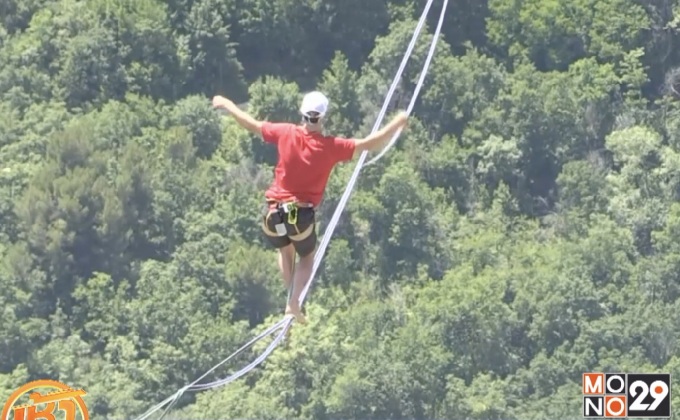 นักไต่เชือกทำลายสถิติโลกข้ามหน้าผา 1.6 กิโลเมตร