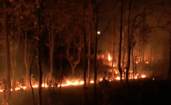 ไฟไหม้ป่าชุมชนหลาย100 ไร่ จ.นครพนม