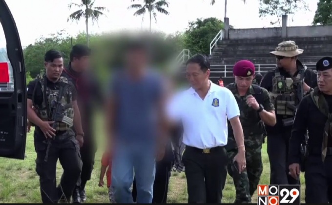 แม่ทัพภาค 4 บินรับตัวผู้เห็นต่างรายที่ 8