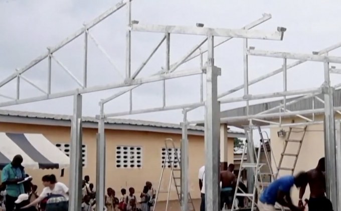 อาคารเรียนจากขยะพลาสติกในไอวอรีโคสต์