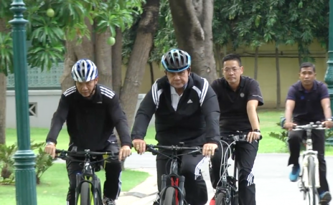 นายกฯ โชว์ฟิตปั่นจักรยาน ยืนยันไม่ปรับ ครม.