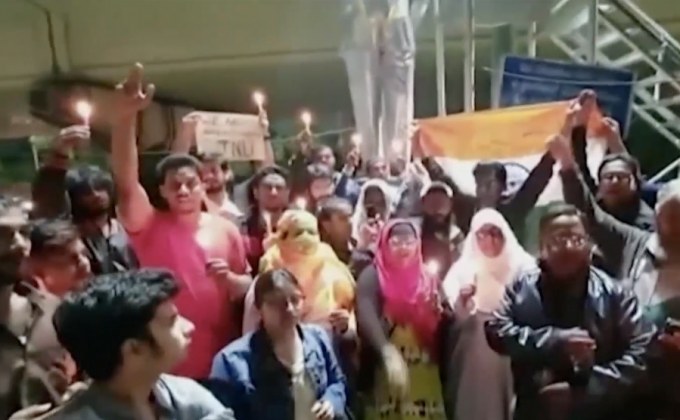 นศ.อินเดียประท้วงต่อต้านเหตุรุนแรงในมหาวิทยาลัย