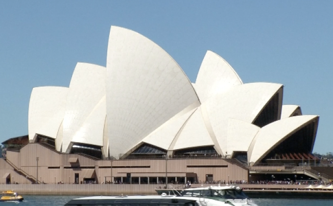 ชาวออสเตรเลียค้านโฆษณาแข่งม้าบนโอเปราเฮาส์