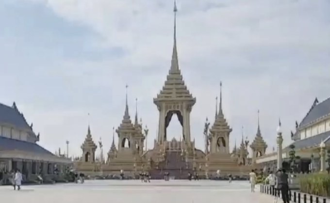 ปชช.เข้าชมพระเมรุมาศวันแรกเนืองแน่น