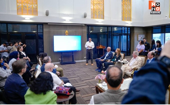 นำคณะทูต 33 ชาติ ลงพื้นที่ศรีสะเกษ ดูพื้นที่เสียหาย – สำรวจแนววางทุ่นระเบิดกัมพูชา