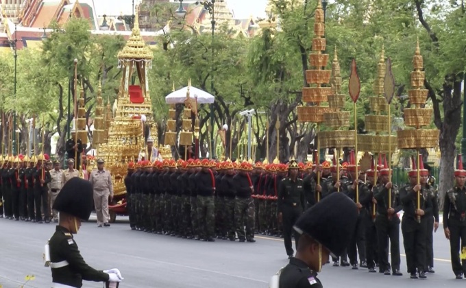 ประชาชนเข้าชมการซ้อมริ้วขบวนพระบรมราชอิสริยยศ