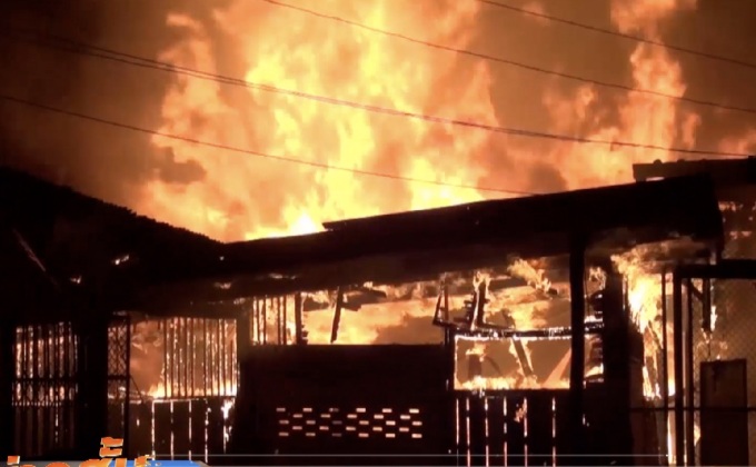 ไฟไหม้ร้านอาหารชื่อดังเมืองนครนายก