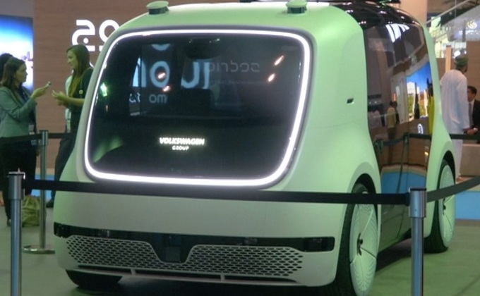 UAE เผยโฉมรถยนต์ไร้คนขับจากโฟล์คสวาเกน