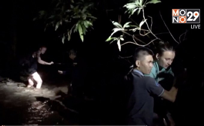 ช่วย 2 สาวต่างชาติเที่ยวน้ำตกเมืองปายเจอน้ำป่าทะลัก