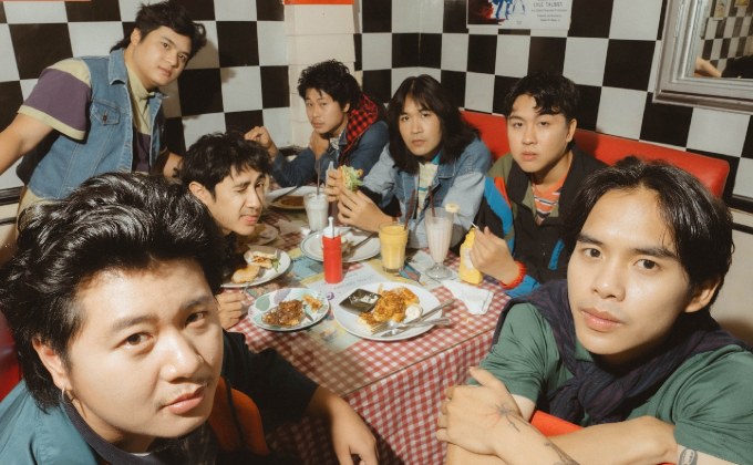 Something Sweet วงดนตรีรุ่นใหม่ที่หลงใหลในซาวน์เรโทร ปล่อยซิงเกิลใหม่ “รักดีดีใกล้คุณ” เพลงรักอาจทำให้คุณเผลอยิ้ม