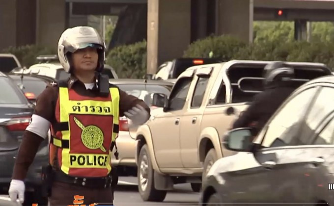 ห้ามตำรวจสวมแว่นตาดำปฏิบัติหน้าที่