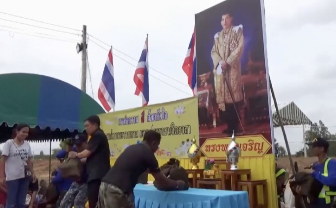โปรดเกล้าฯพระราชทานถุงยังชีพ ช่วยผู้ประสบภัยน้ำท่วม