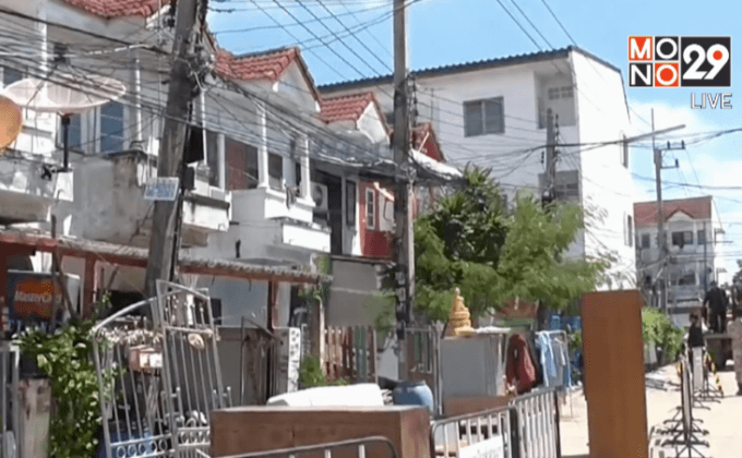 ชาวบ้านผวา ทาวเฮ้าส์ปทุมธานีทรุดนับ 10 หลัง