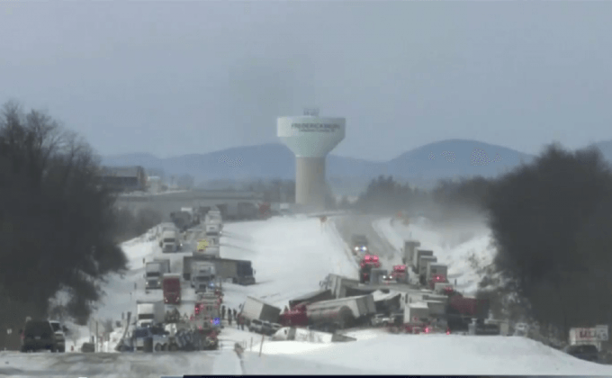พายุฝนทำให้รถชนกันกว่า 50 คันในสหรัฐฯ