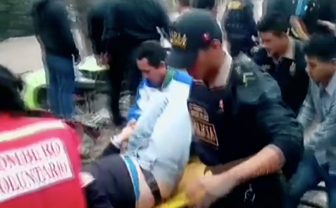 รถบัสนักท่องเที่ยวพลิกคว่ำที่เปรู