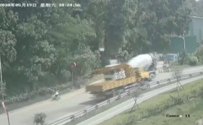 อุบัติเหตุตะขอรถเครนเกี่ยวรถเลนตรงข้าม