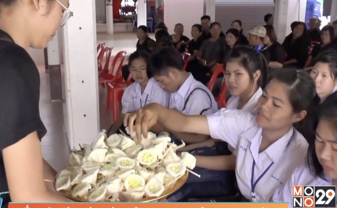 เพื่อนนักเรียนร่วมส่ง “น้องพลอย” ด้วยความอาลัย