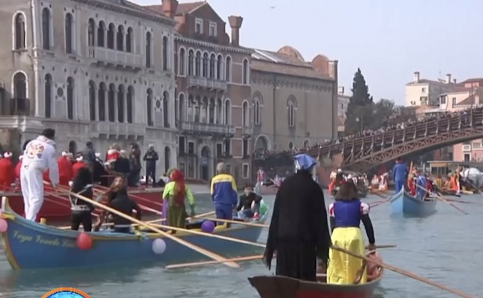 พาเหรดน้ำที่เวนิส คาร์นิวัล