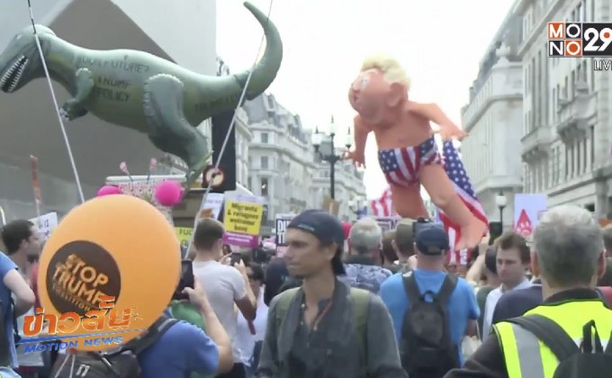 ผู้ชุมนุมในอังกฤษกว่า 50,000 คนประท้วงผู้นำสหรัฐฯ