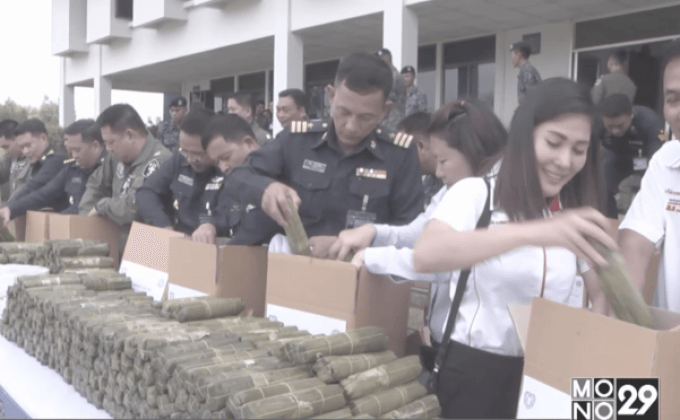 ชาวอุบลฯ มอบหมูยอ และข้าวสาร สู่ท้องสนามหลวง