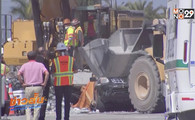 ทางการเคลื่อนย้ายรถยนต์ออกจากซากสะพานในฟลอริดา