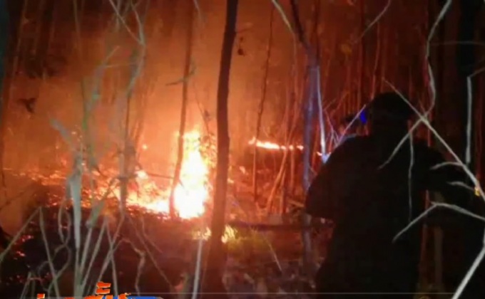 เร่งดับไฟป่าใกล้พระธาตุทรายทอง จ.ลำพูน